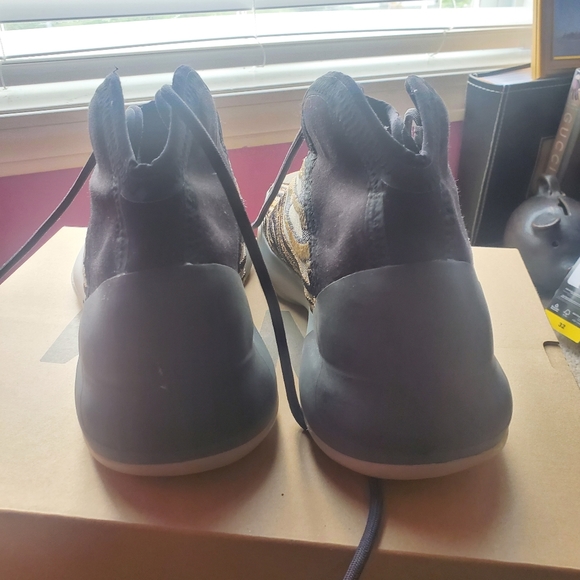Yeezy Quatums - Picture 3 of 5